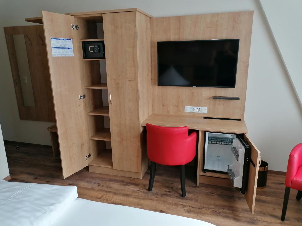 Landgasthof Niebler Adelsdorf Extérieur photo