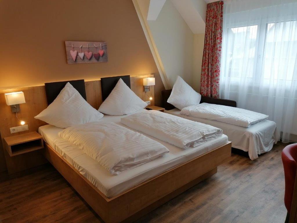 Landgasthof Niebler Adelsdorf Extérieur photo