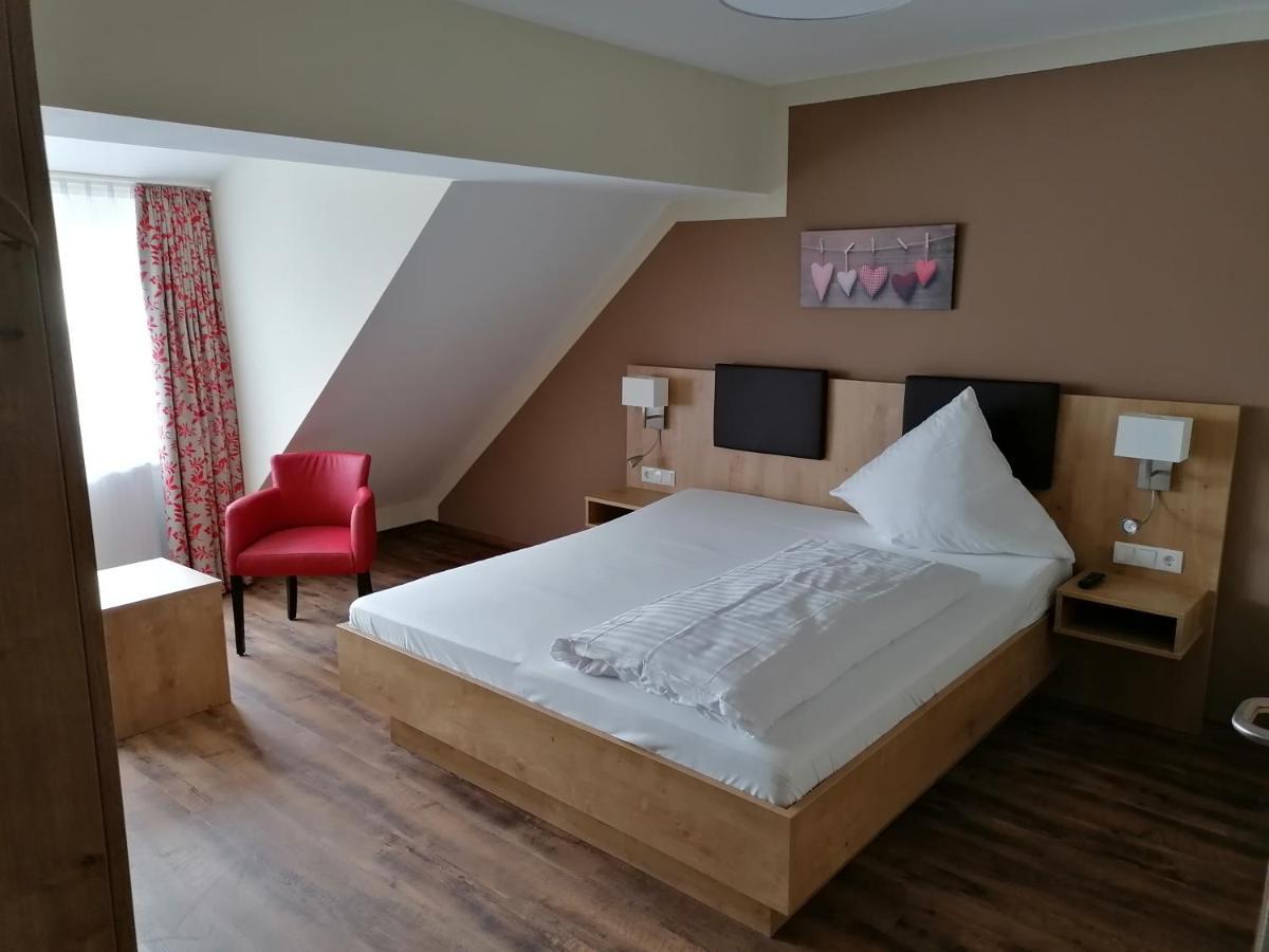 Landgasthof Niebler Adelsdorf Extérieur photo