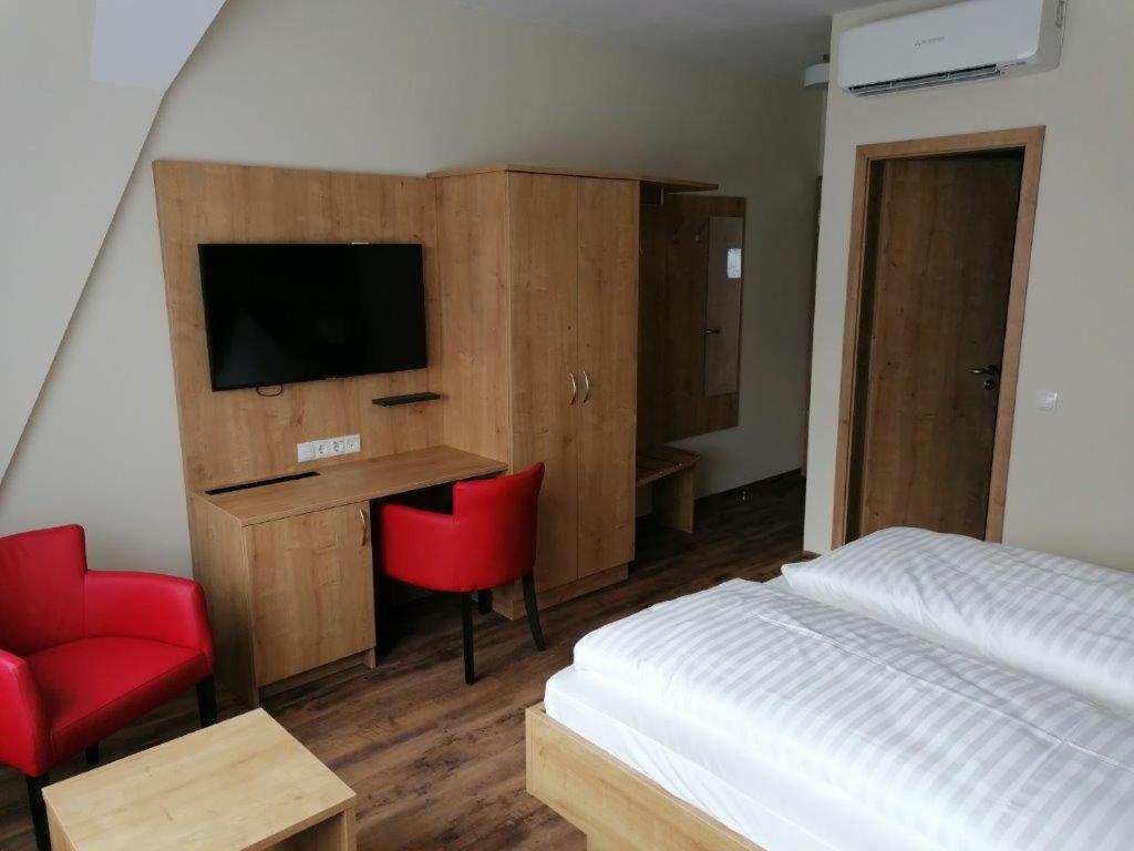 Landgasthof Niebler Adelsdorf Extérieur photo