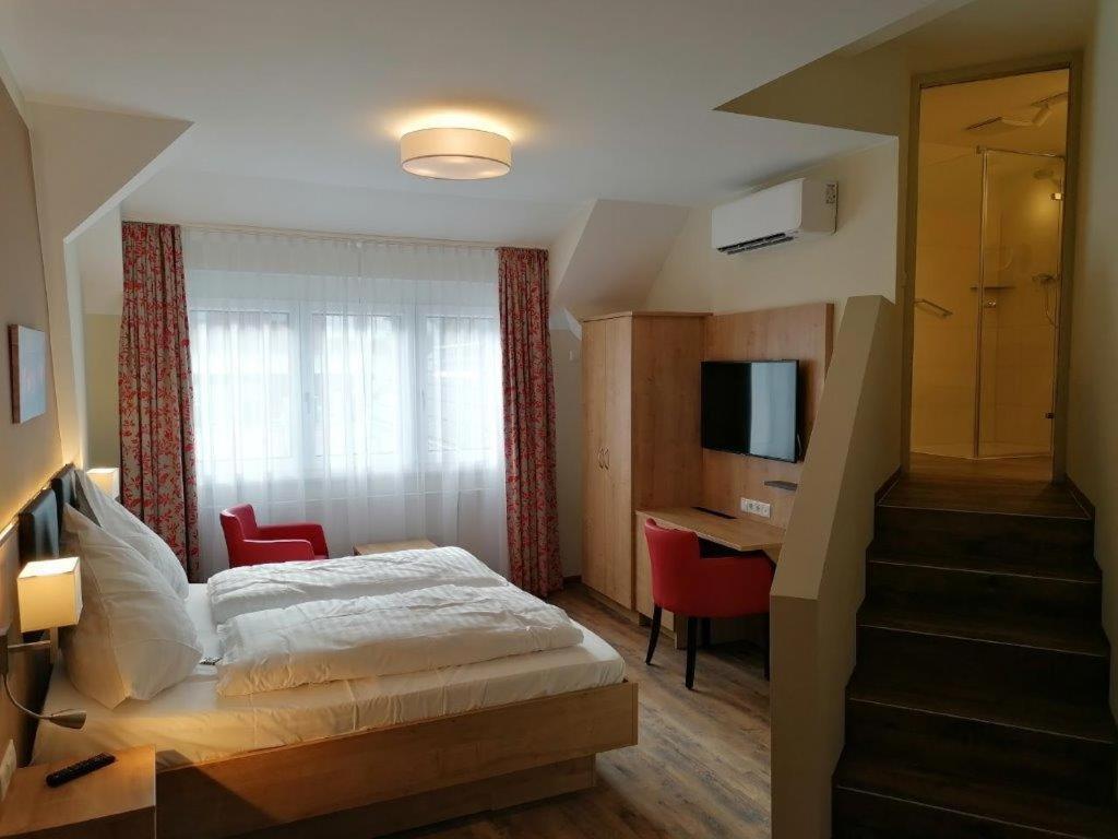 Landgasthof Niebler Adelsdorf Extérieur photo